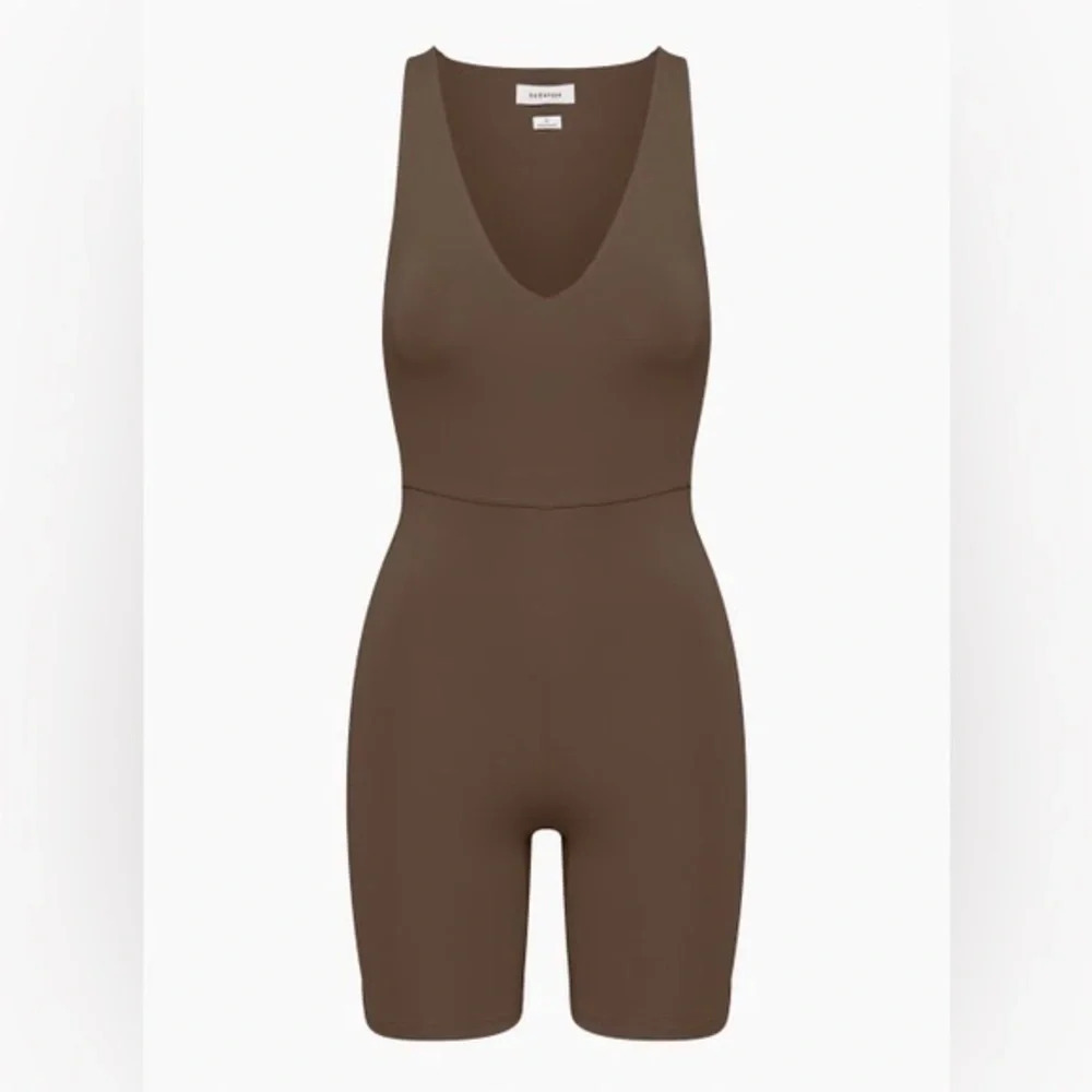 Babaton Aritzia Contour V-Neck Romper brown size XS spring 2023 collection
